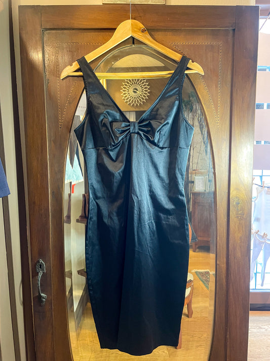 VESTITO NERO CON SPALLINE E SCOLLO